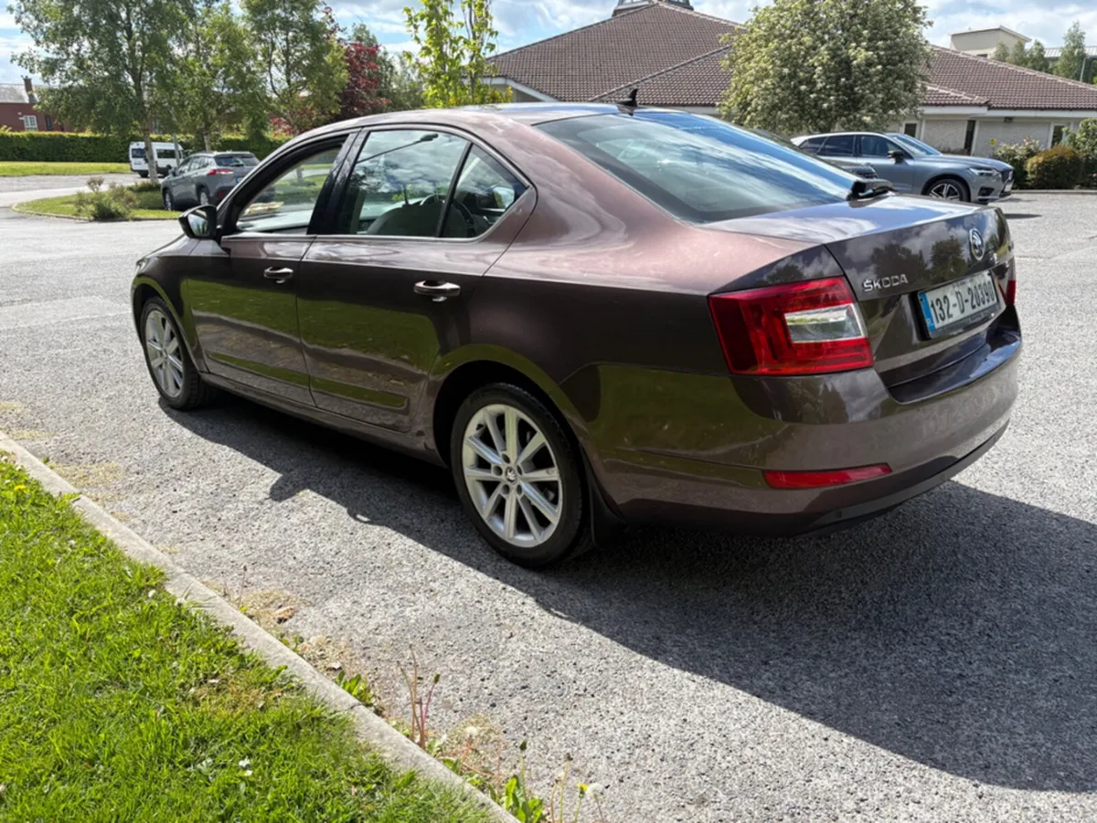Skoda Octavia 1.6 TDI CR ELEGANCE 10 105PS 5DR AUT - Image 4
