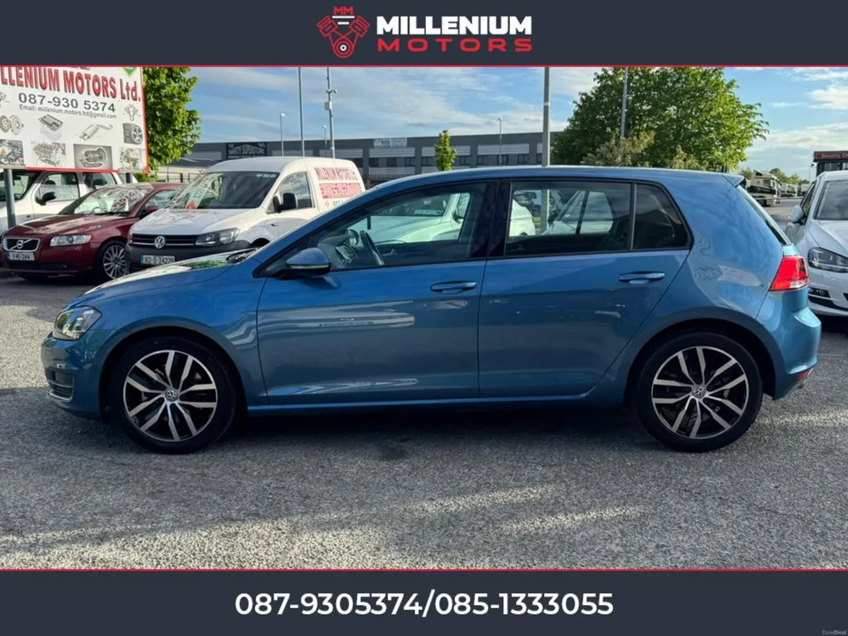 Volkswagen Golf TOP SPEC // LOW KMS // IMMACULATE - Image 5