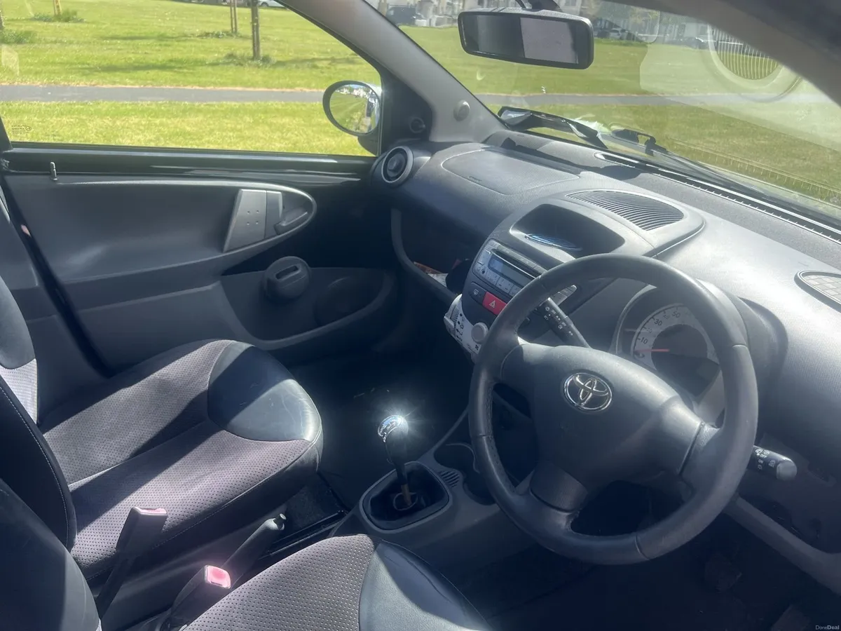 Toyota Aygo 2010 - Image 2