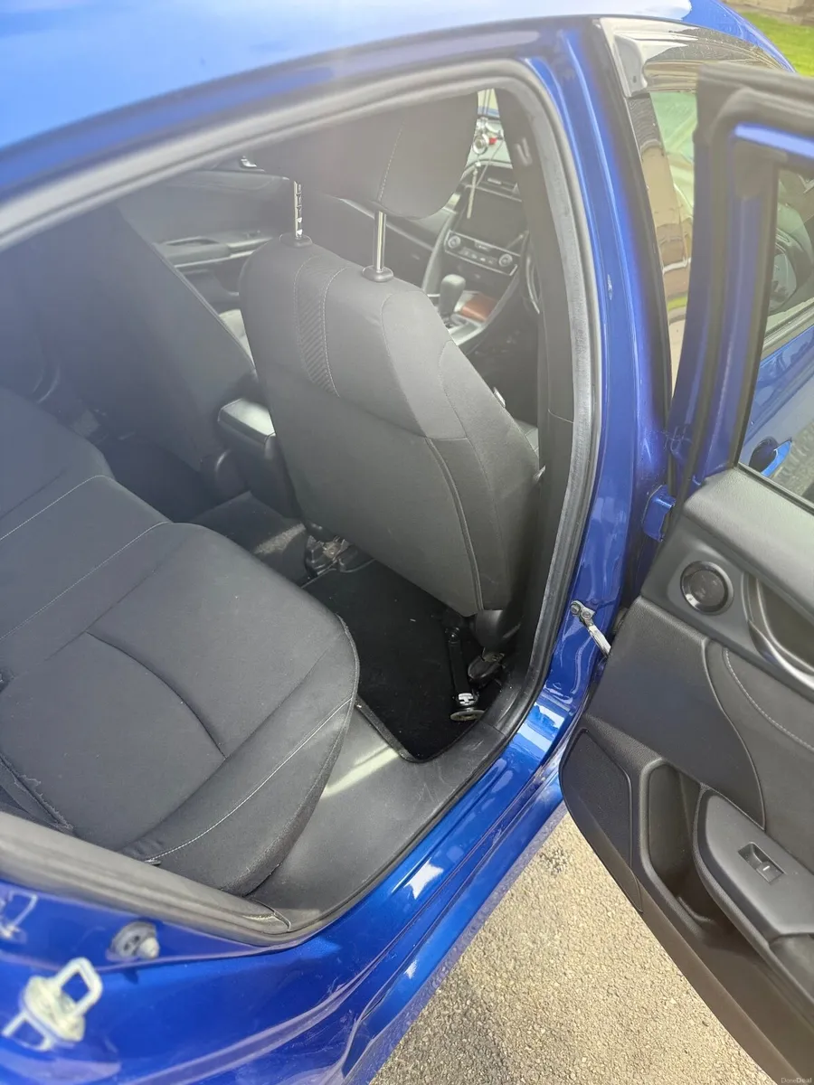 Honda Civic 2019 - Image 2