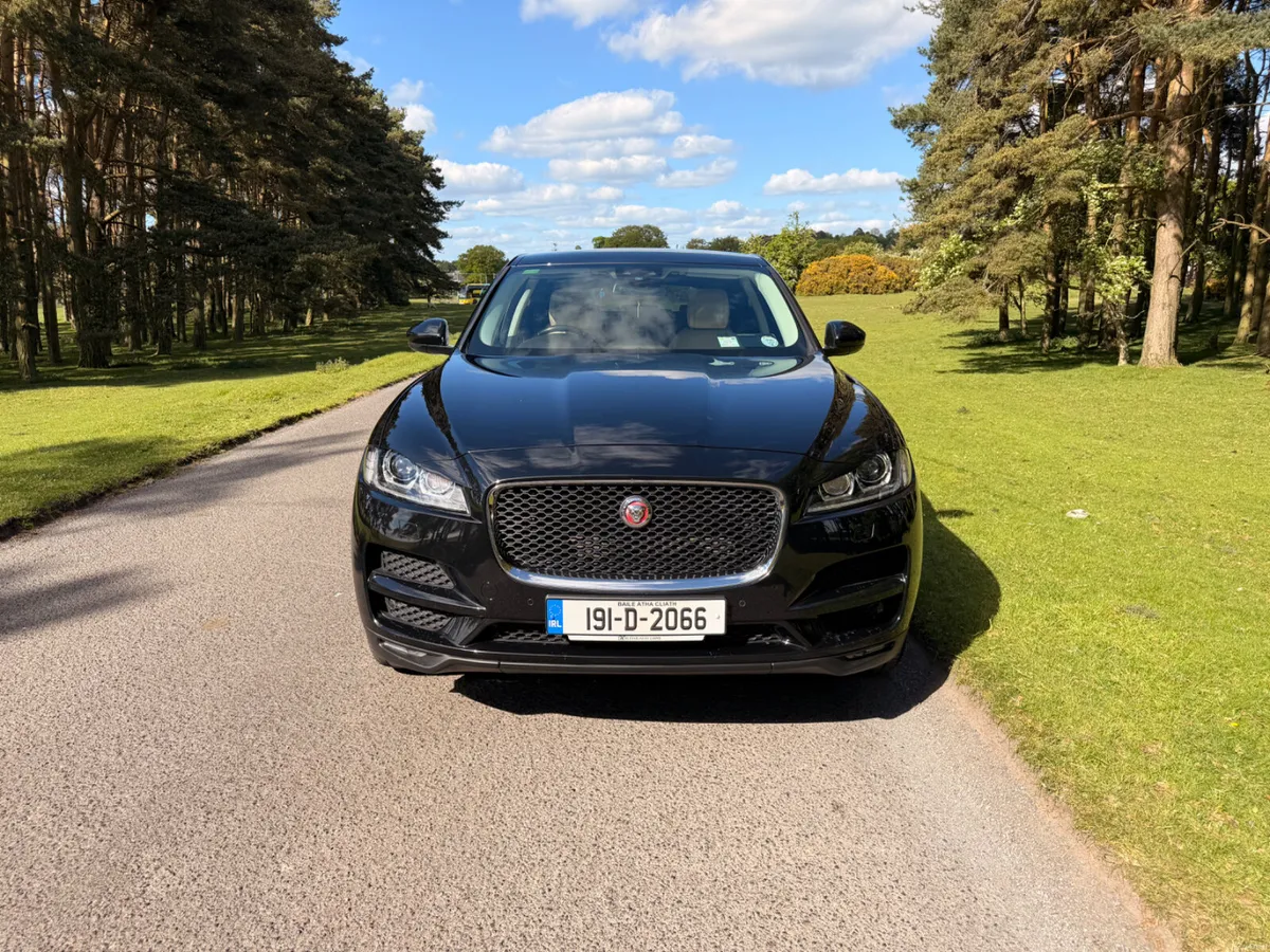 Jaguar F-Pace 2019 Prestige Low KM - Image 2