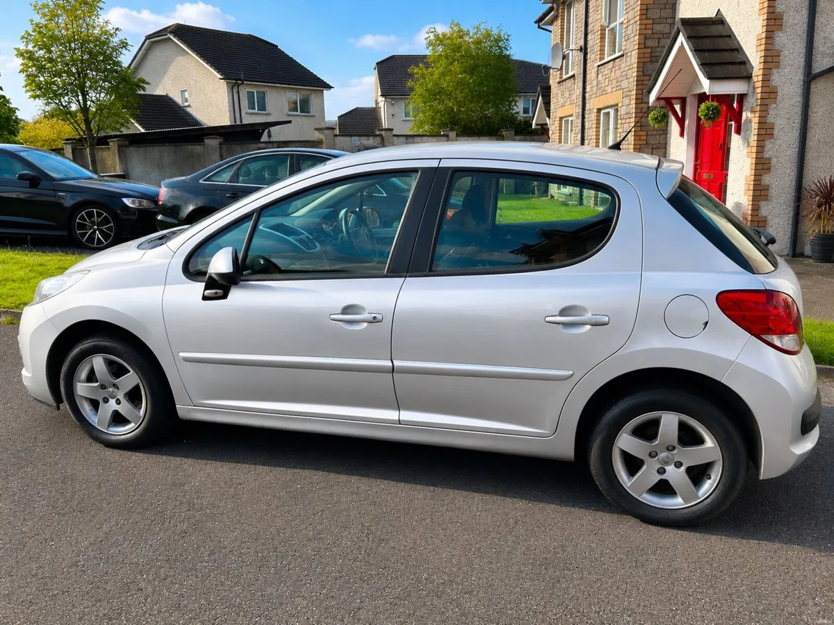 Peugeot 207 2012 - Image 2