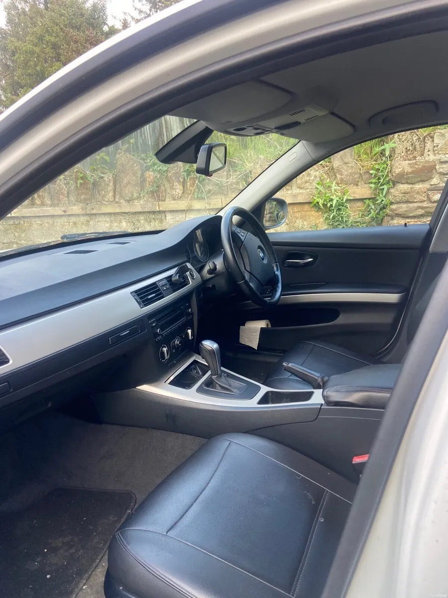 BMW - NOT DRIVING 3-Series 2011 - Image 2
