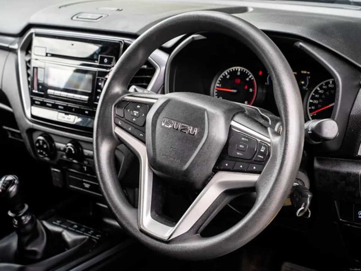 Isuzu D-Max **NO VAT** - Image 4