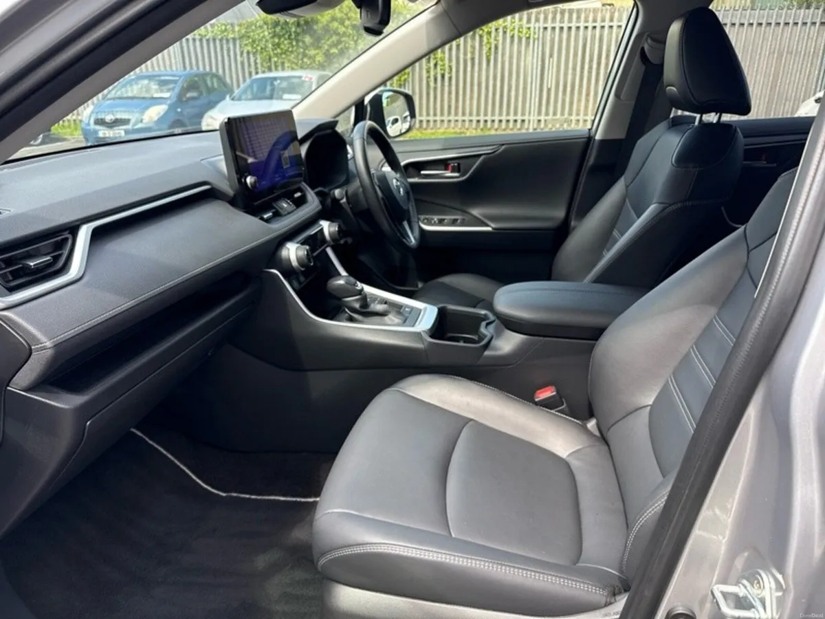 Toyota RAV4 HYBRID SOL // LEATHER HEATED SEATS // - Image 6