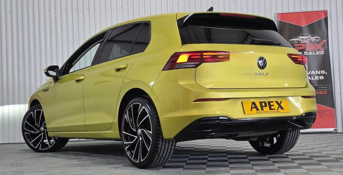 Volkswagen Golf DIESEL HATCHBACK - Image 3