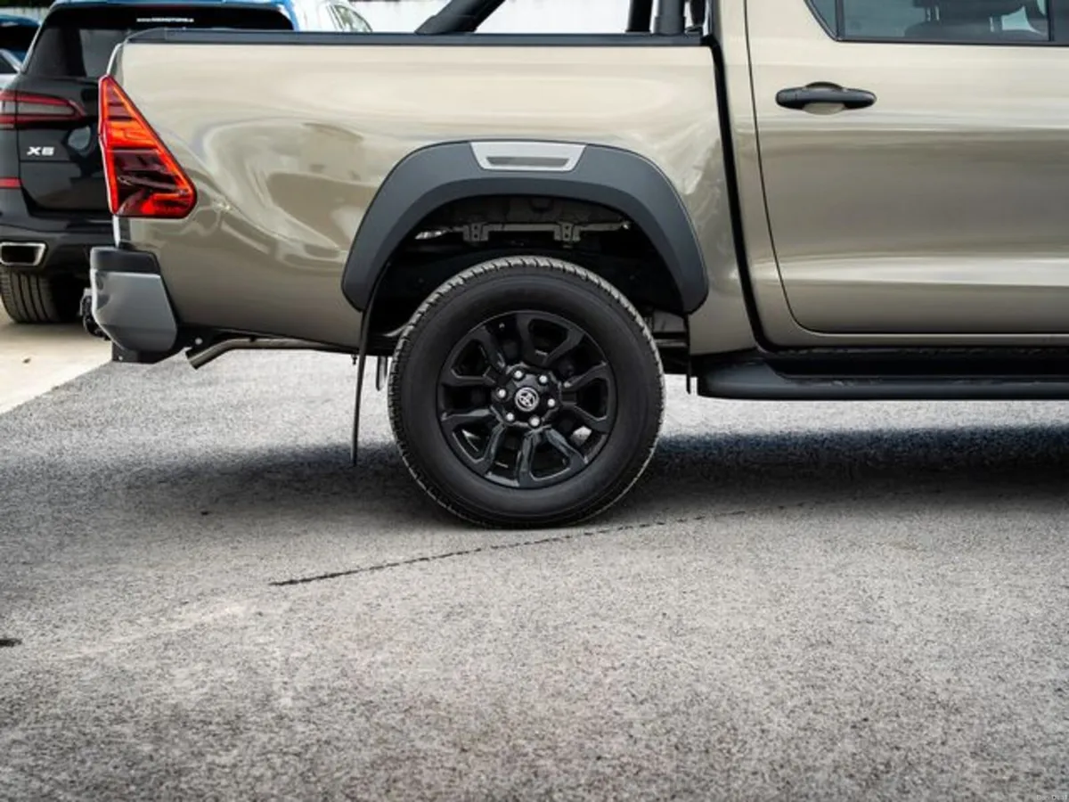 Toyota Hilux INVINCIBLE X 4WD - Image 4