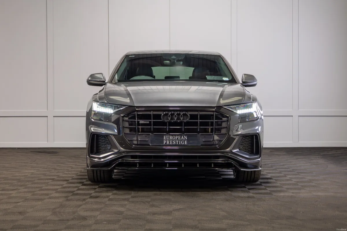212 Audi Q8 55 TFSIe S-Line - Image 2