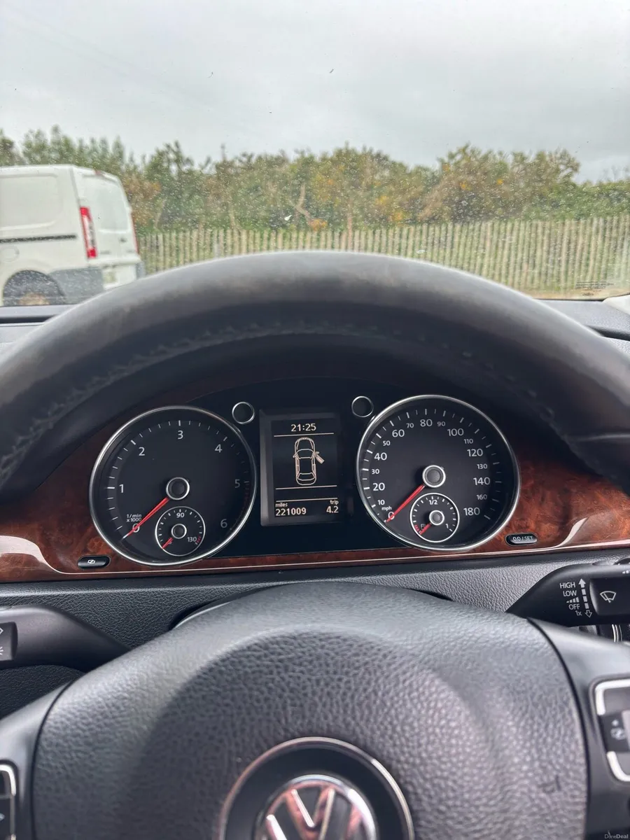 Car - Image 5