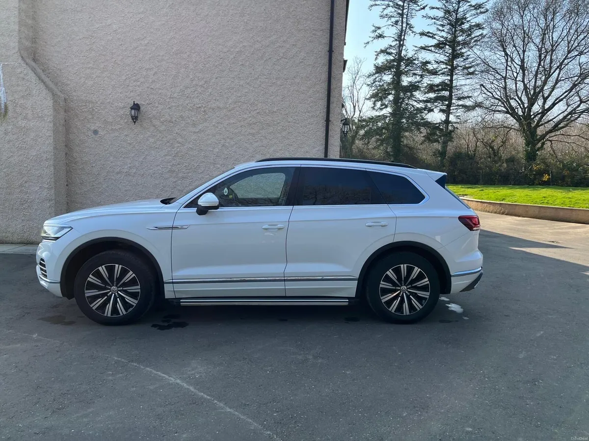 VW Touareg N1 Commercial - Image 2