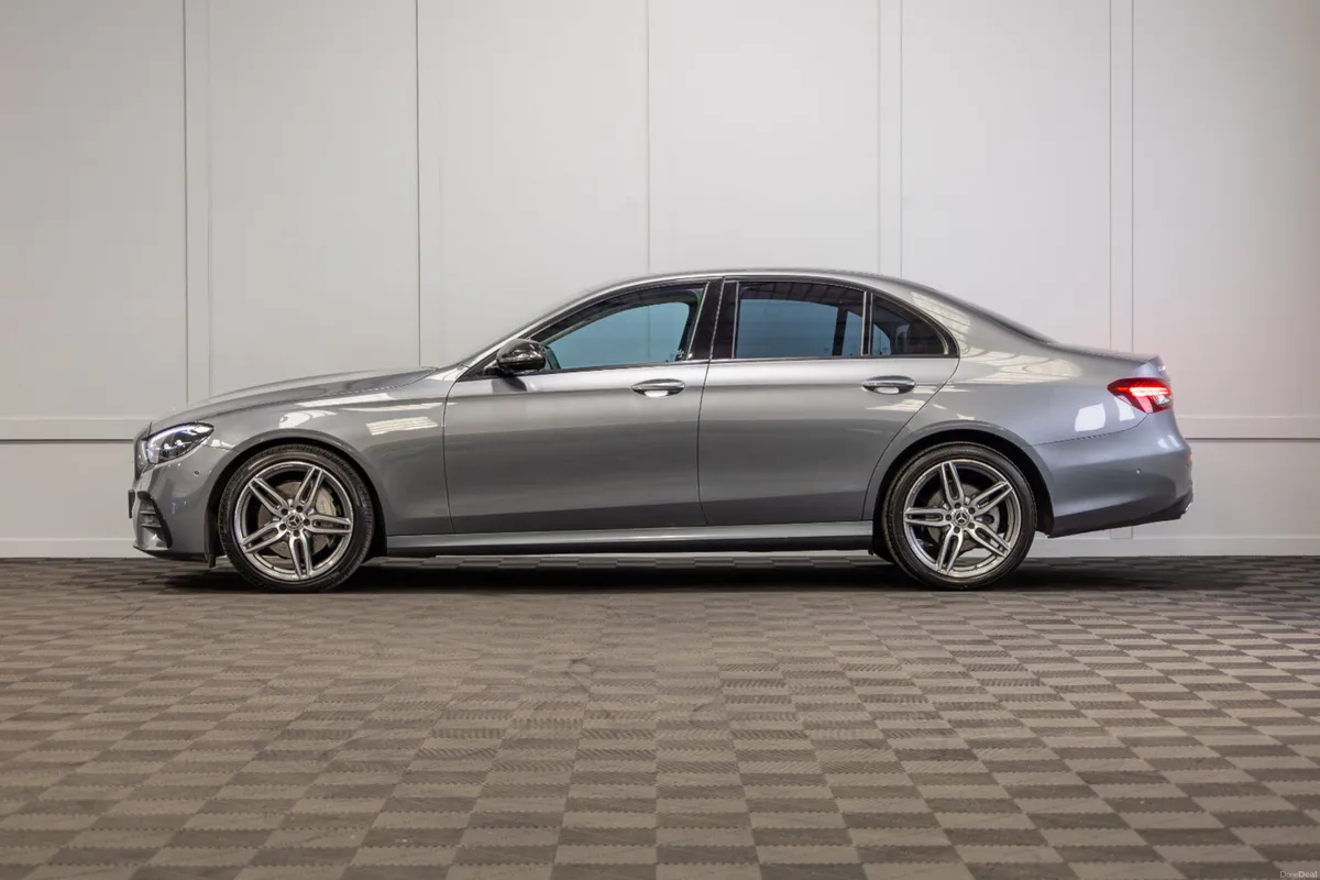 2022 Mercedes-Benz E-Class E220d Avantgarde - Image 3