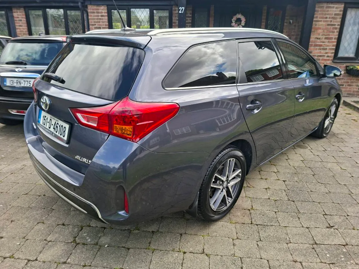 TOYOTA AURIS 1.3 PETROL ESTATE 2015 VERY CLEAN CAR - Image 3