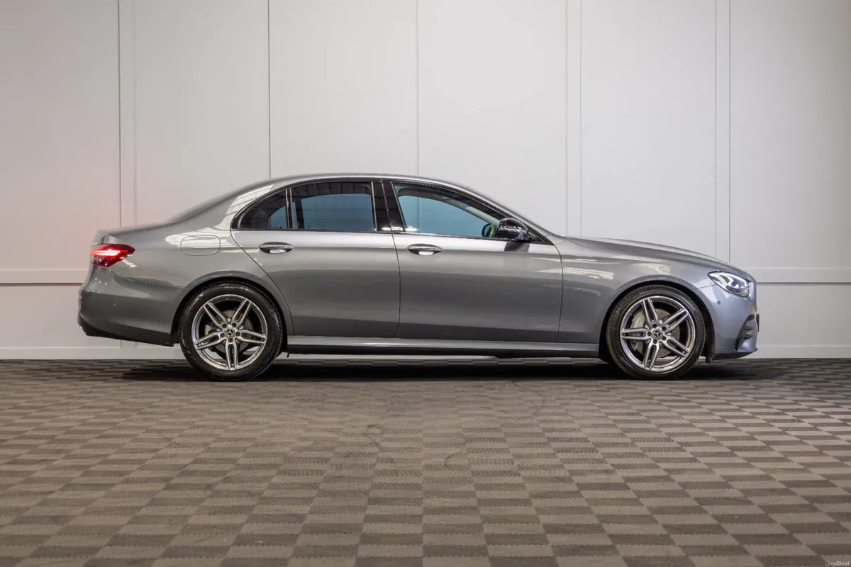 2022 Mercedes-Benz E220d Avantgarde AMG-Line - Image 6