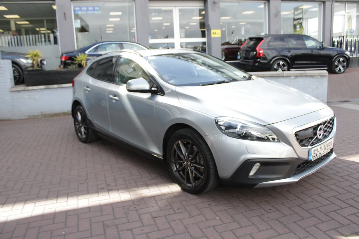 Volvo V40 2015 - Image 1