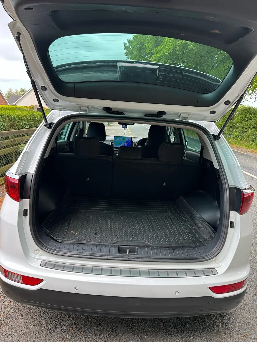 Car Kia sportage - Image 4