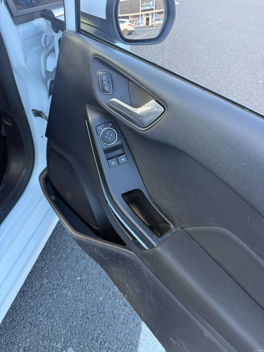Ford Fiesta 2017 - Image 5