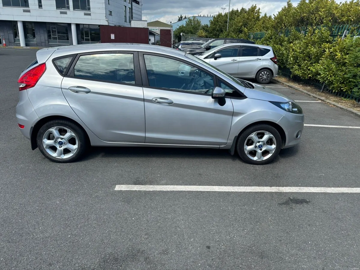 11 Ford fiesta - Image 2