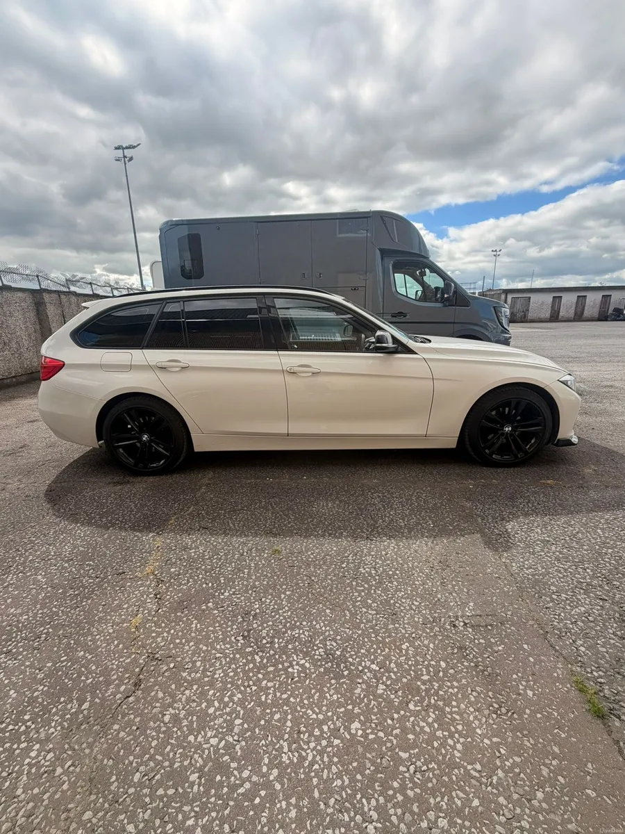Bmw 3 series sport - Image 3