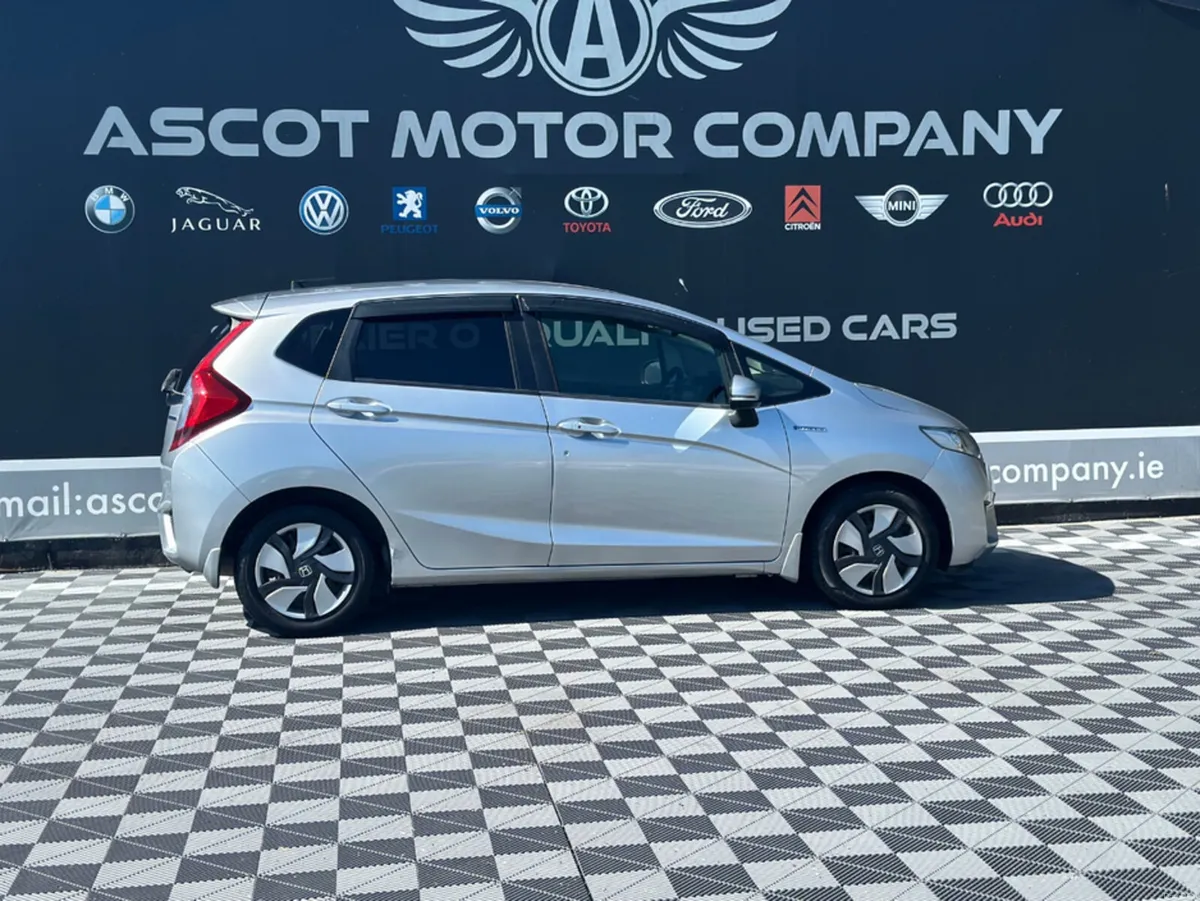 Honda Fit Hybrid - Image 5