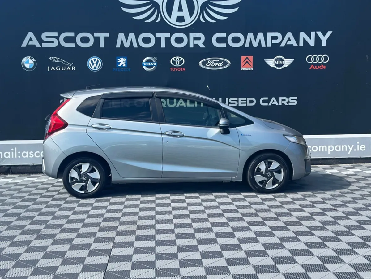 Honda Fit Hybrid - Image 4