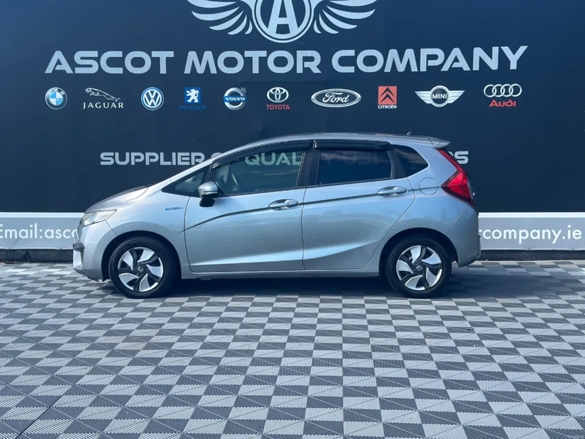 Honda Fit Hybrid - Image 5