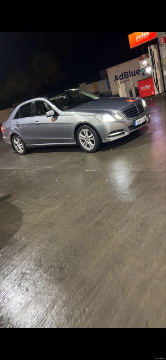 Mercedes e250 low mileage - Image 4