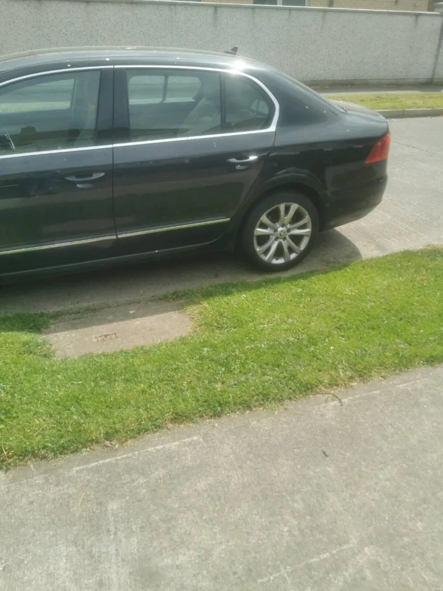Skoda Suberb Elegance 1.6 TDI 105HP 2015 - Image 3