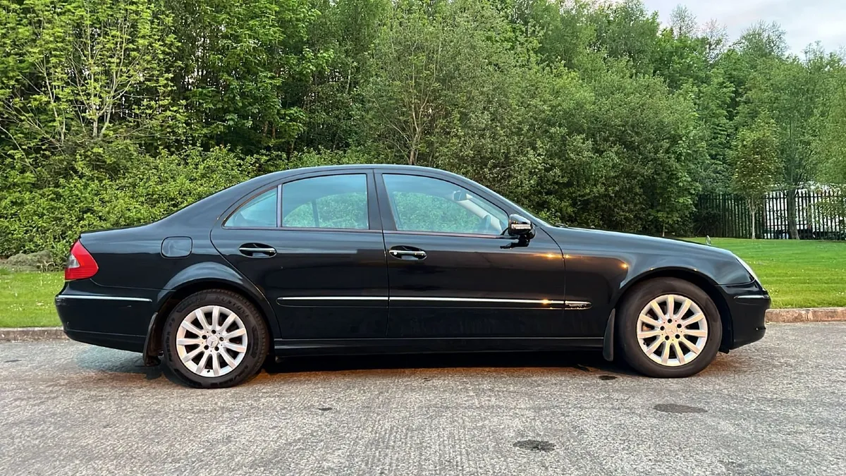 Mercedes-Benz E-Class 2007 - Image 2