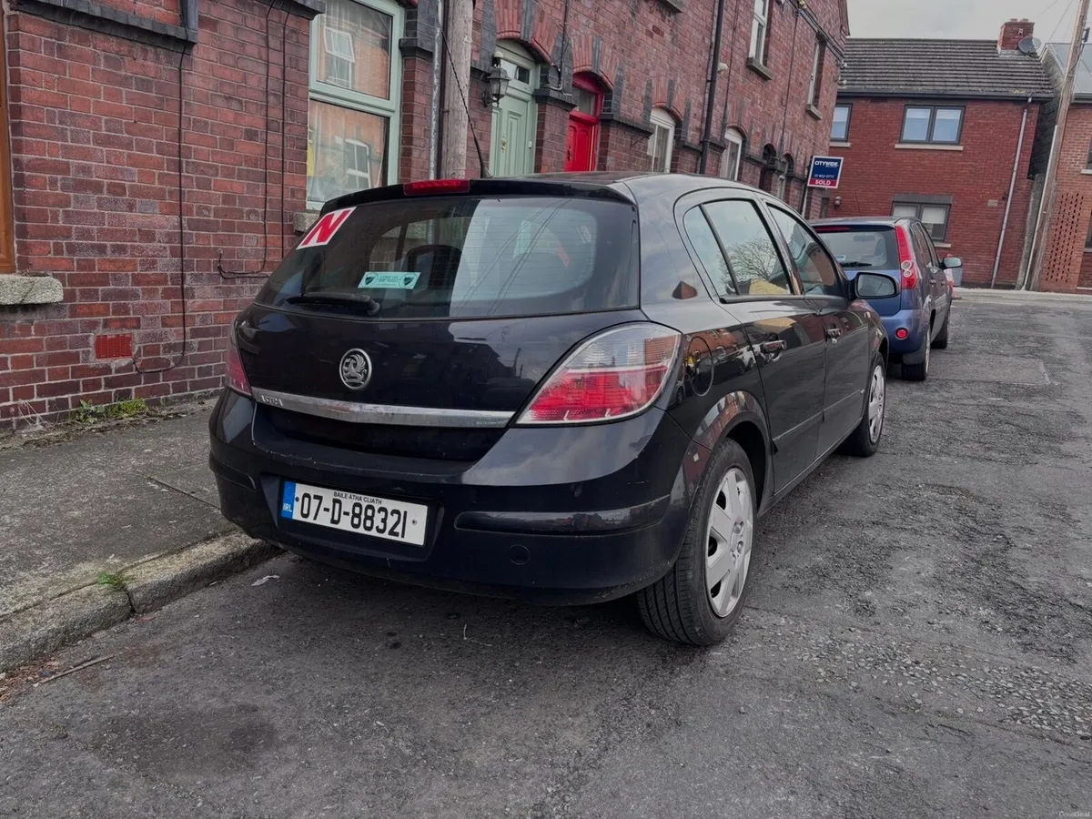 Vauxhall Astra Club Twinport 05DR - Image 3
