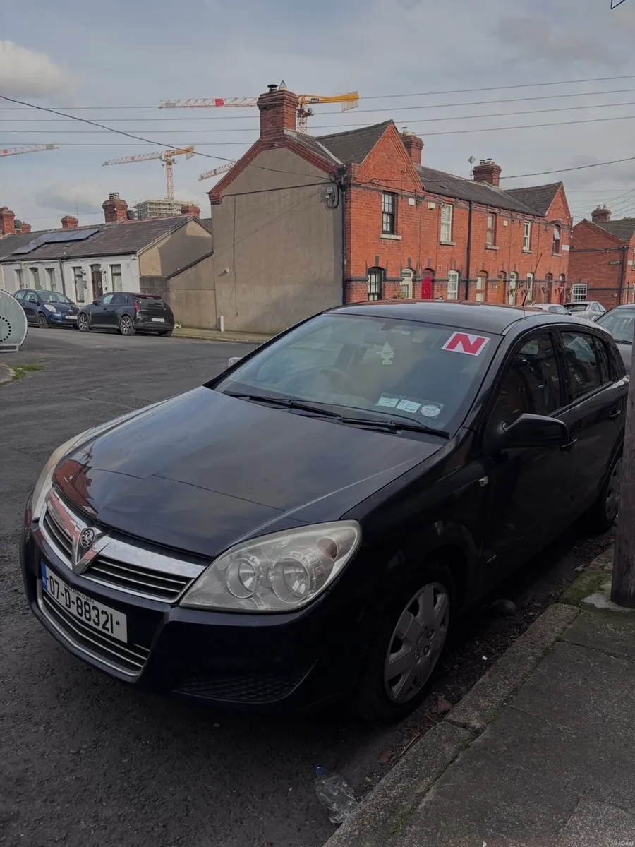 Vauxhall Astra Club Twinport 05DR - Image 1