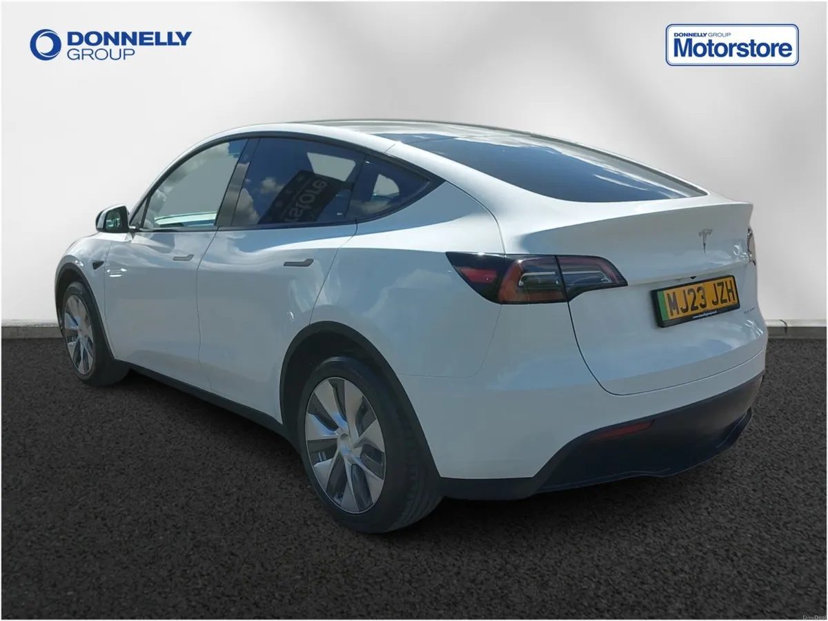 Tesla Model Y Hatchback Long Range - Image 2
