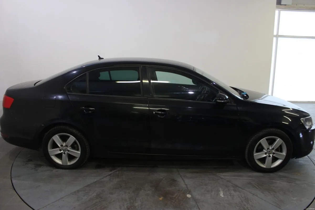 Volkswagen Jetta 1.6 TDI COMFORTLINE (TENDER 18) - Image 4