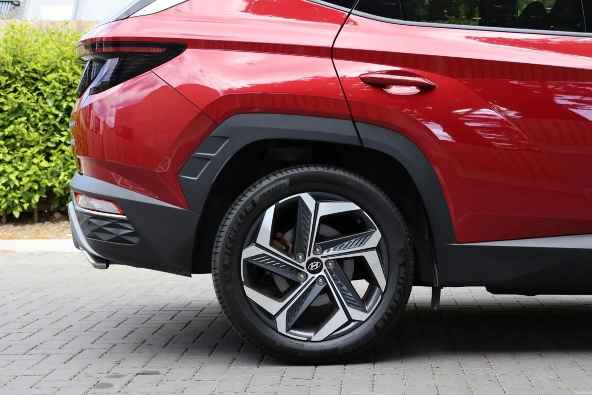 Hyundai Tucson 2WD Executive Plus HEV Auto - Image 4