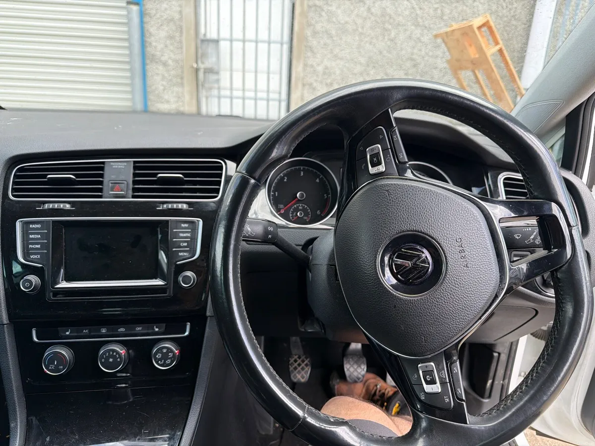Volkswagen Golf - Image 4