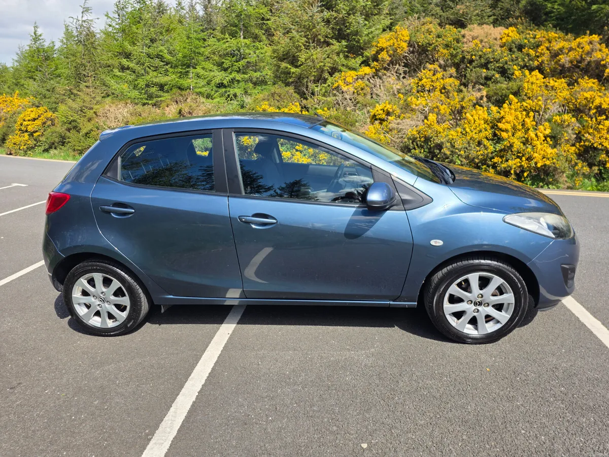 142 Mazda Mazda2 1.3 SENSU VERY LOW KMS - Image 4