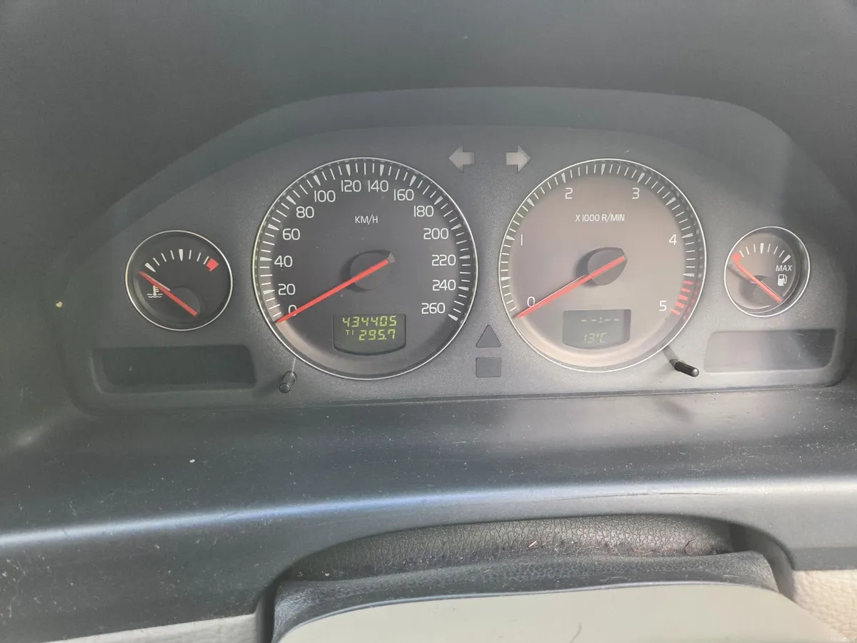 Volvo V70 2004 - Image 1