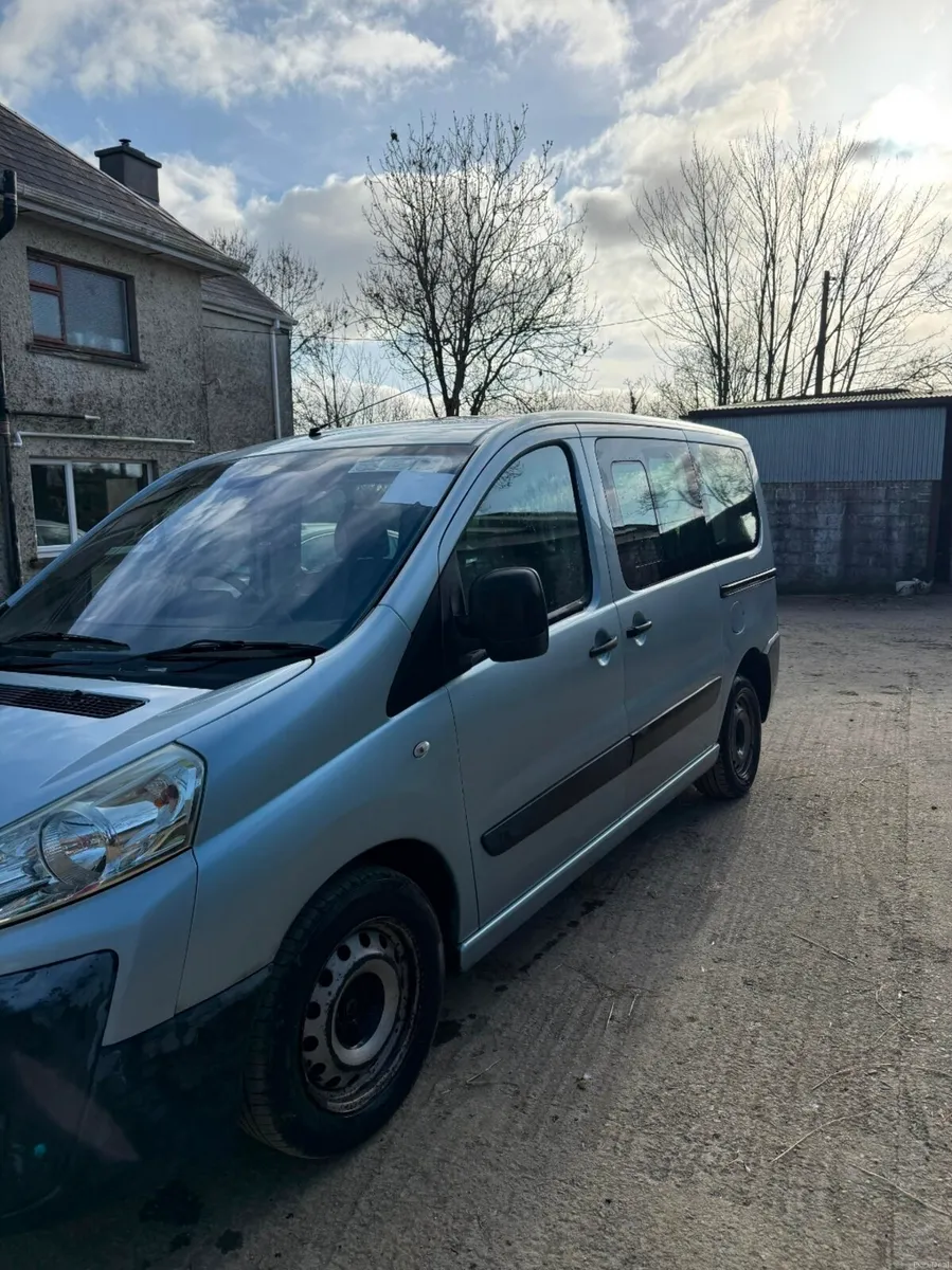 Wheelchair accessible van - Image 2