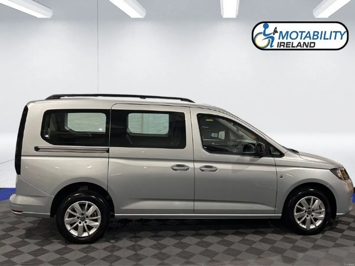 Volkswagen Caddy Maxi Life Wheelchair Accessible - Image 3