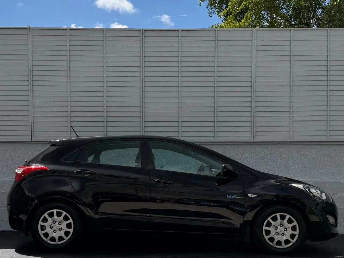Hyundai i30 2014 / LOW KM / PETROL / CLASSIC - Image 2