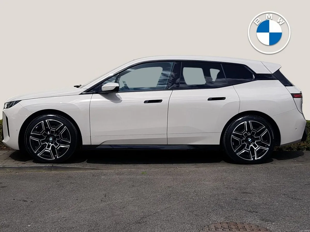 BMW iX xDrive45 M Sport - Image 3