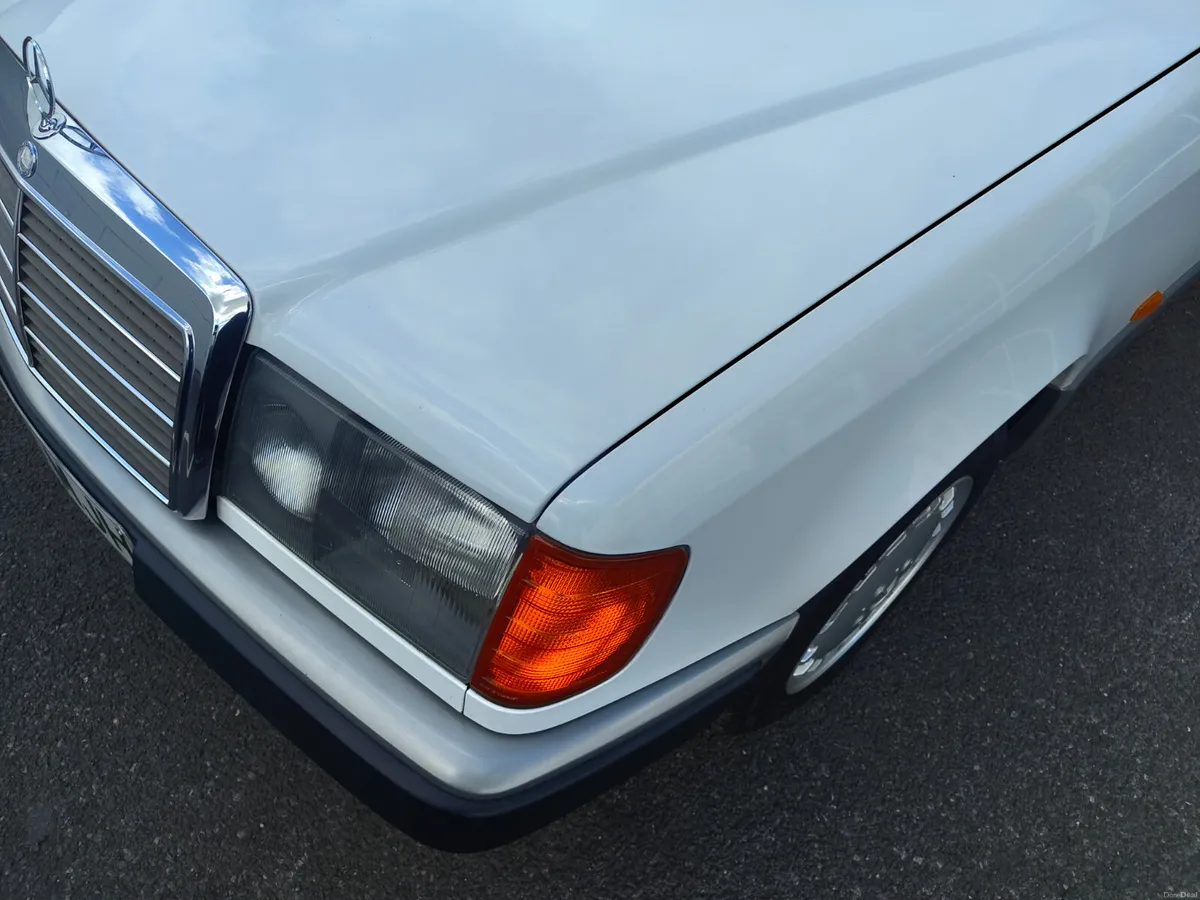 Mercedes-Benz w124 300ce - Image 5
