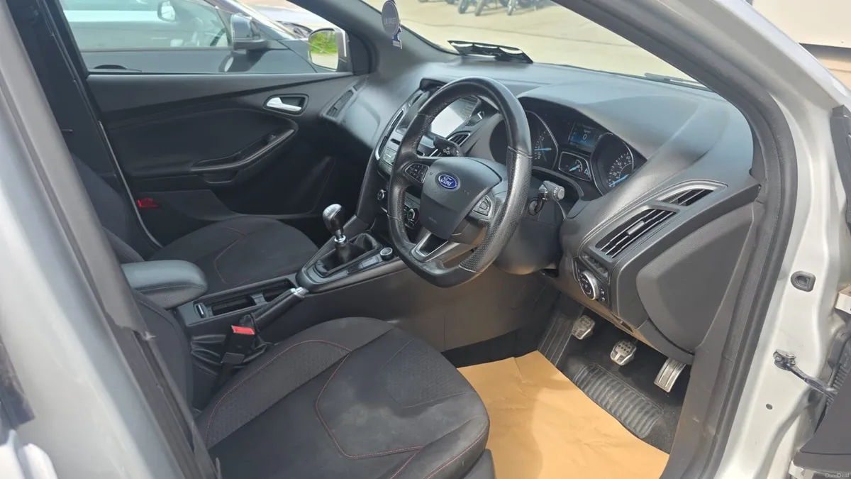 Ford Focus 2018 - Image 2