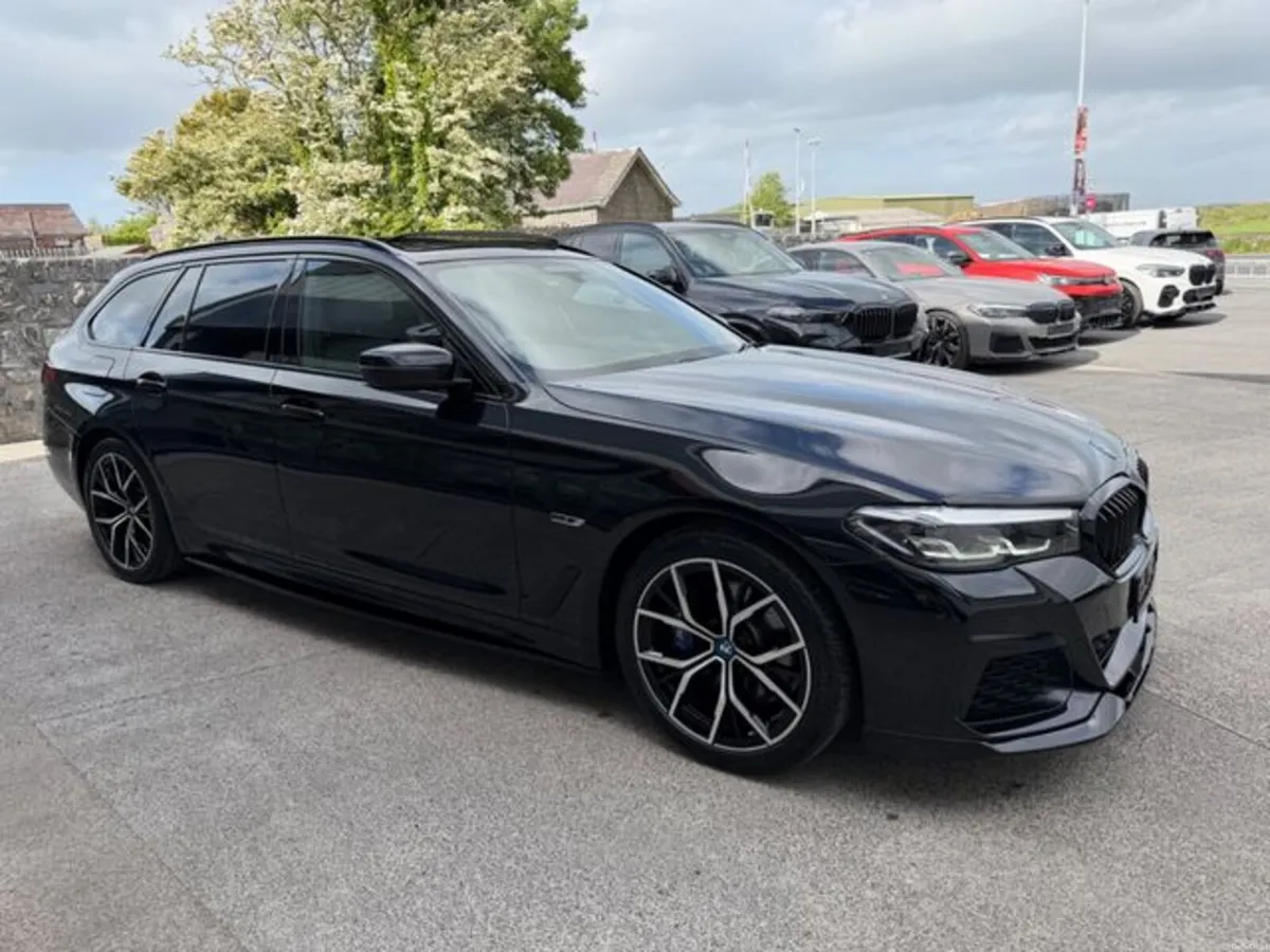 BMW 5-Series 530E M SPORT PRO & COMFORT & TECH PLU - Image 4