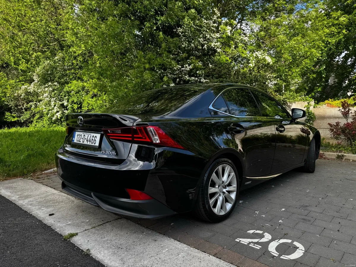 Lexus is300h - Image 4