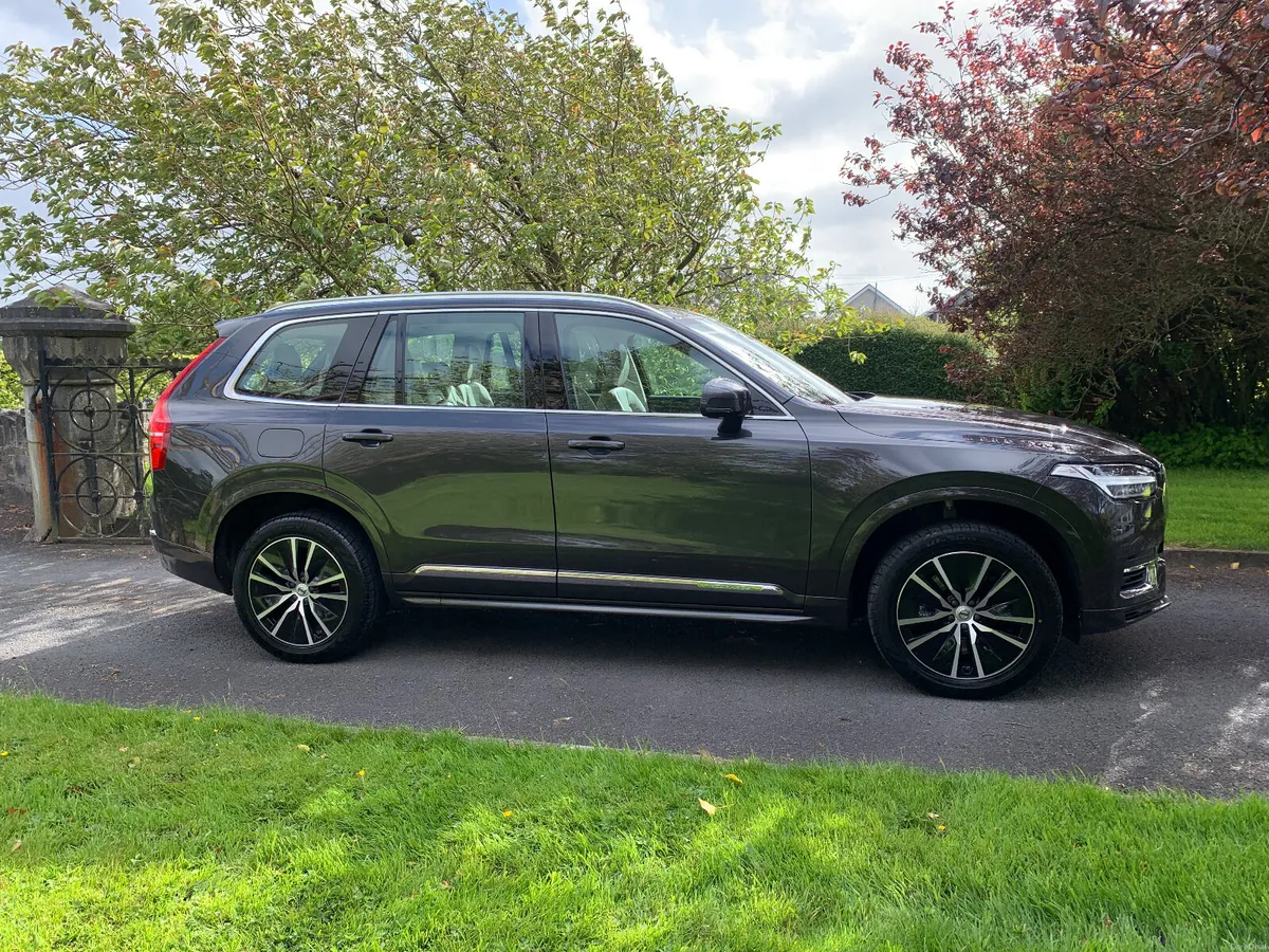 Volvo XC90 T8 PHEV 2023 - Image 3