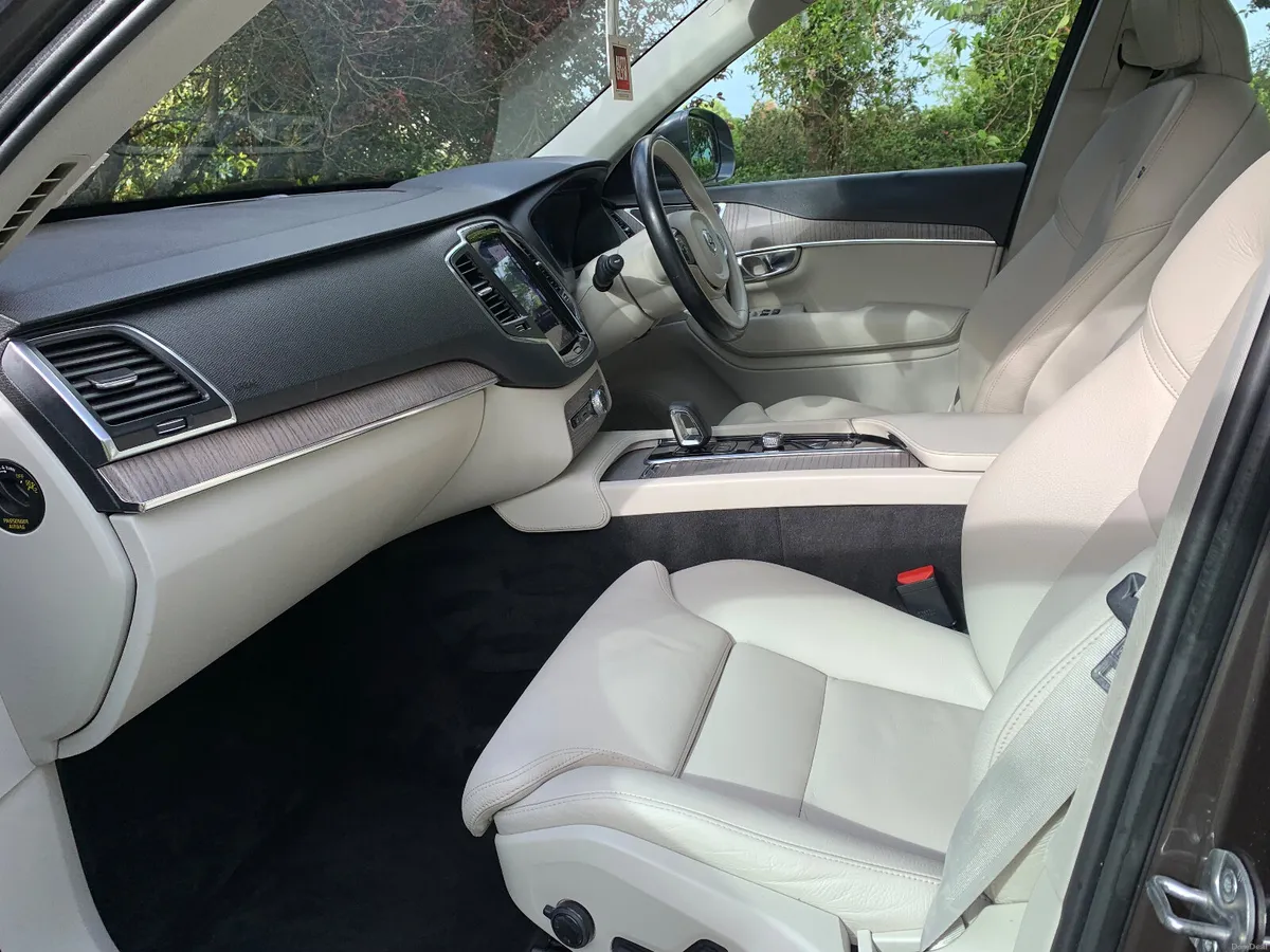 Volvo XC90 T8 PHEV 2023 - Image 6