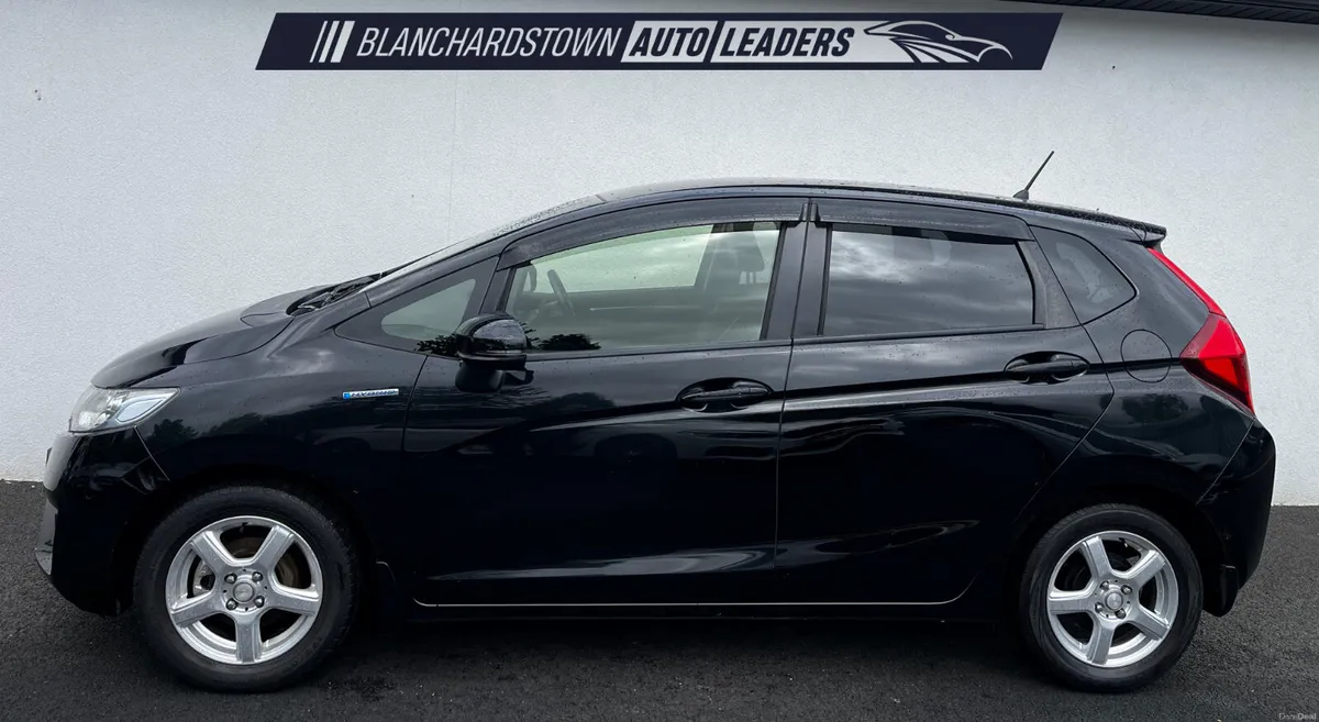 HONDA FIT 1.3 CVT HYBRID AUTO LOW KM - Image 2