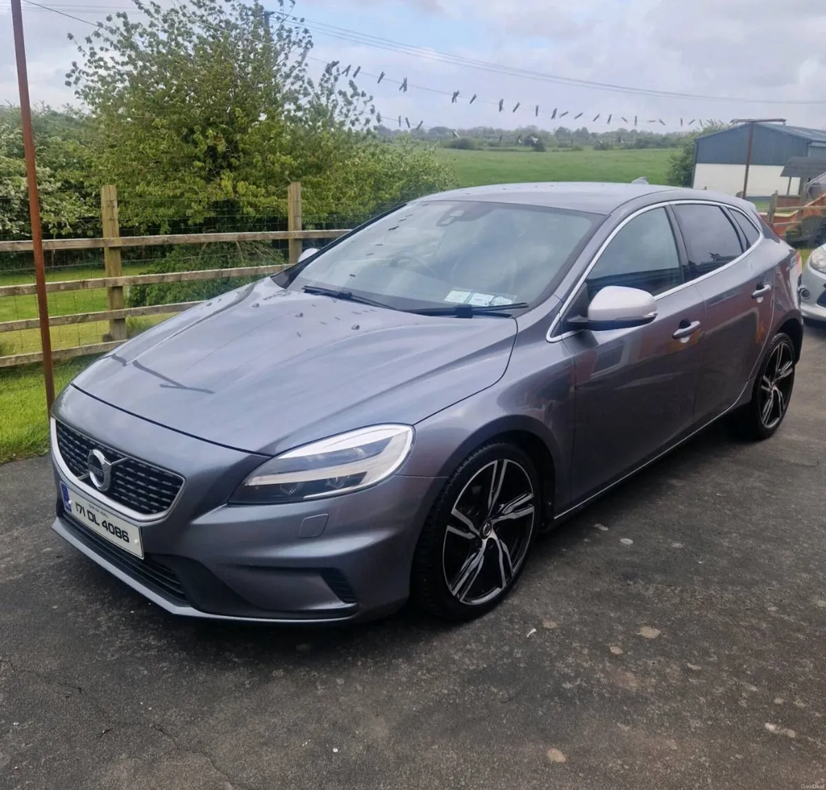 171 Volvo V40 2L - Image 1