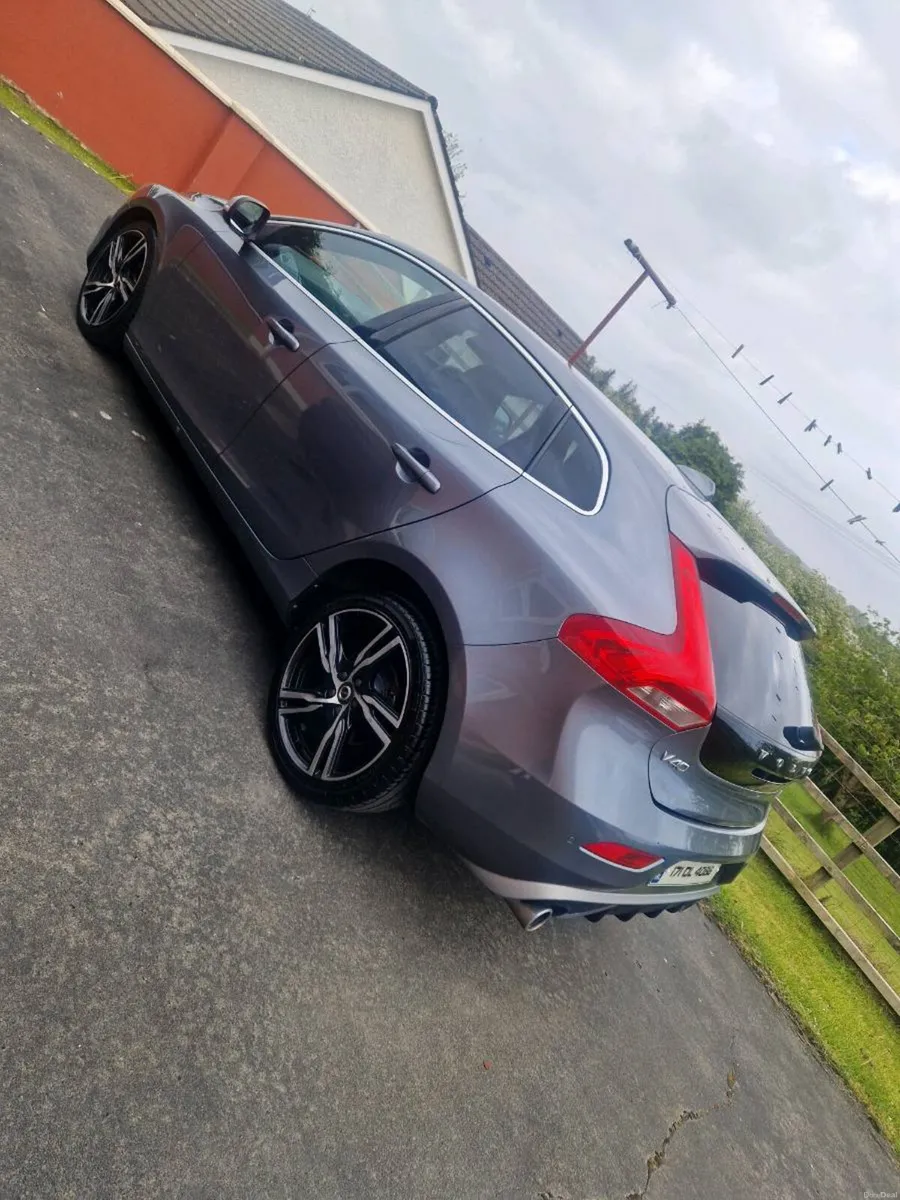 171 Volvo V40 2L - Image 3