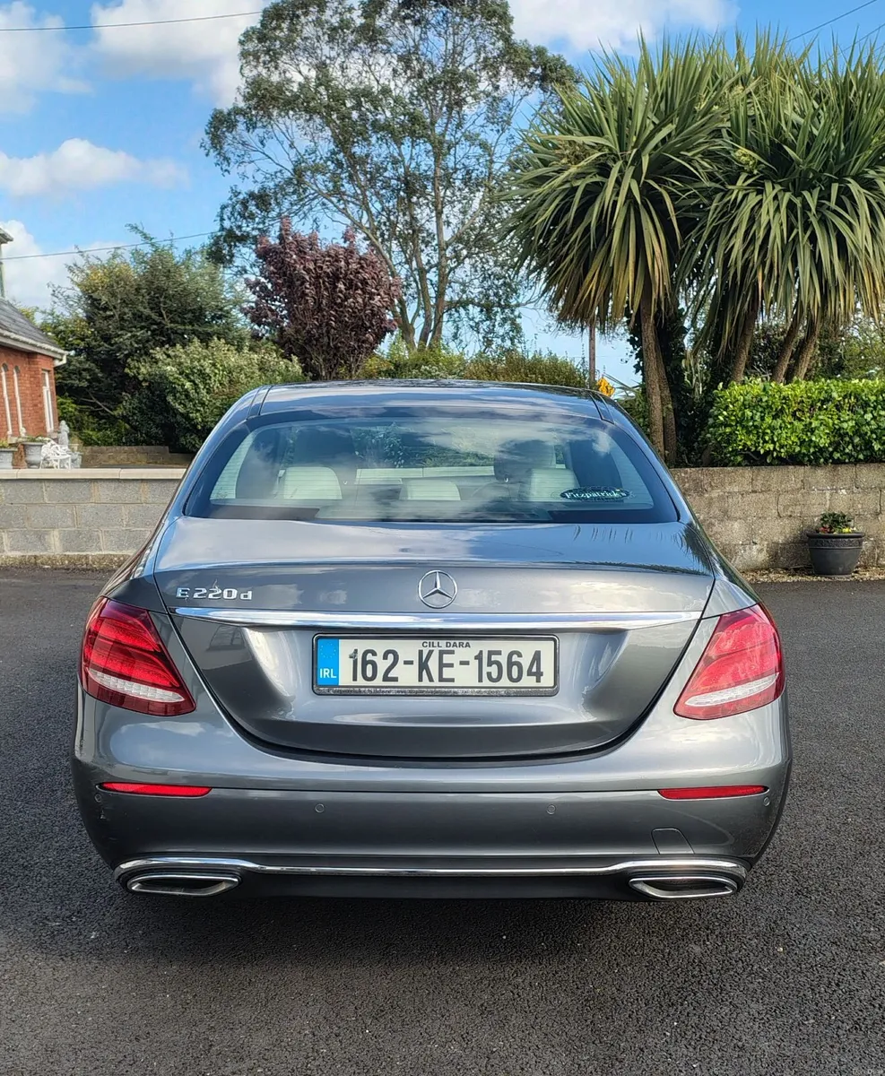 162 Mercedes-Benz E220d Avantgarde 9 speed Auto - Image 2